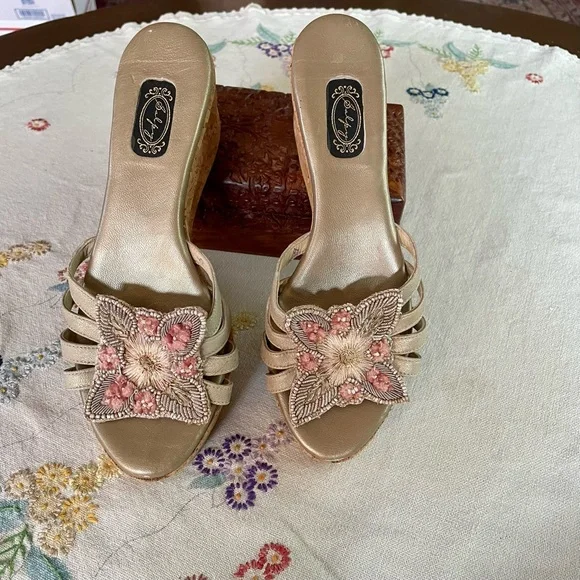 Salpy Handmade Leather w/ Cork Wedge Sandal. Beaded Detaing. Size 9 - Picture 3 of 15